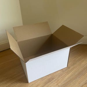 10 White Boxes, Die-Cut Mailers for Gifting and Shipping