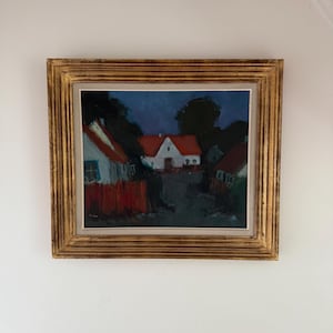 Rode daken: halverwege de eeuw abstracte Zweedse olieverf op paneelschildering van huizenscène, ingelijst - originele vintage kunst, ondertekend door kunstenaar