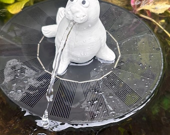 Sam die Seerobbe- Mini - Aufsatz für runden Solarbrunnen – 3D gedruckter Wasserspeier Robbe  für Teich, Gartenbrunnen & Solarpumpe