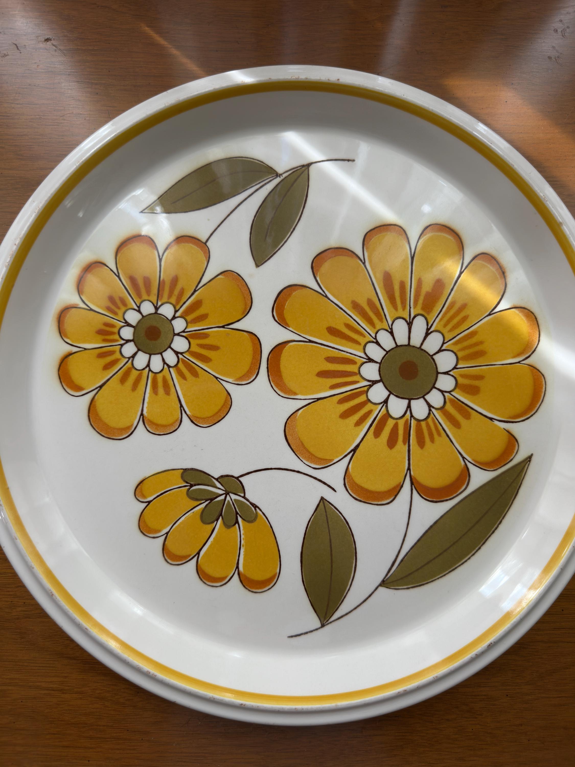 mikasa LIGHT LIVELY 大鉢1客プレート皿3枚イエローボウル3客 mikasa LIGHT LIVELY 大鉢1客プレート皿3枚イエローボウル3客