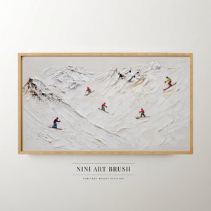 Pode incluir: Uma pintura de uma cena de montanha nevada com cinco esquiadores vestindo roupas vermelhas e verdes. A pintura é emoldurada em uma moldura de madeira clara. O texto "NINI ART BRUSH" e "HERITAGE PRINTS ARTISTRY" está na parte inferior da pintura.