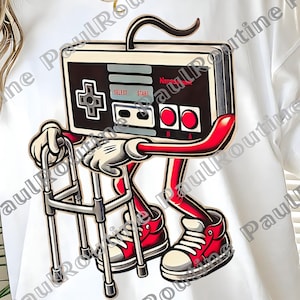 Può includere: T-shirt bianca con un'illustrazione a cartoni animati di un controller di videogiochi retrò con braccia, gambe e scarpe da ginnastica rosse, che usa un deambulatore. Il controller ha il testo "Nintendo".