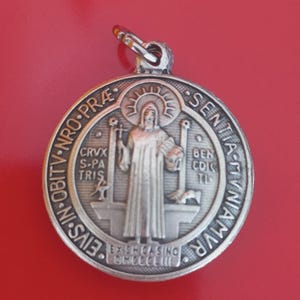 Metal medal pendant of SAINT BENEDICT against evil for exorcism Italy Original 1980s