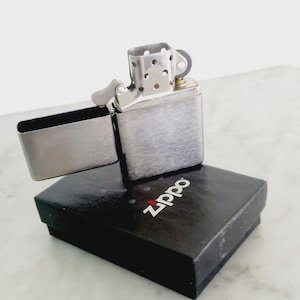 ZIPPO Lighter VINTAGE LOOK Model B 2020 in brushed chrome Original In it&#39;s gift box with paper Tobacciana for cigarettes or cigars