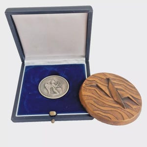 2 medals of Poste Italiane Italian Post Office Italy one in bronze & the other in silver 800 in box