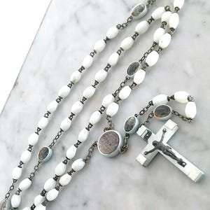 Praying ROSARY necklace in acrylic beads with reliquary relic water of Lourdes inside the cross Original 1960s