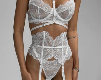 White Lace Lingerie Set with Underwire Bra – Includes Thong, Garter Belt, Choker & Straps, No Padding, Romantic Bridal Set, Wedding Morning