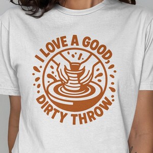 Camiseta divertida de cerámica: Me encantan las camisetas con buenos y sucios lanzamientos