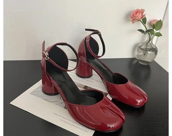 Öko-Leder Vintage Tabi Ballerinas -Frauen Split Toe Verstellbarer Riemen Mary Jane Schuhe-Retro Braun Schwarz Rot Weiß Split Toe Tabi Schuhe