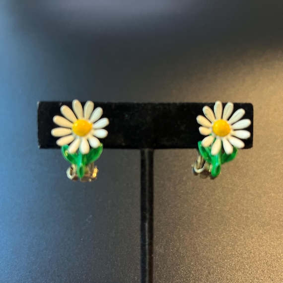 Vintage, Flower Power, White and Yellow, Daisy, Green, Leaves, Metal, Clip On Earrings