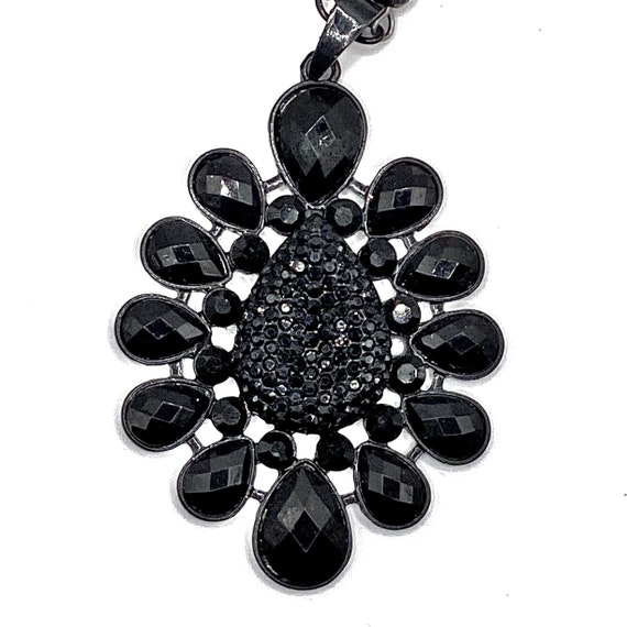 Flower power, Black Flower statement beaded neckla