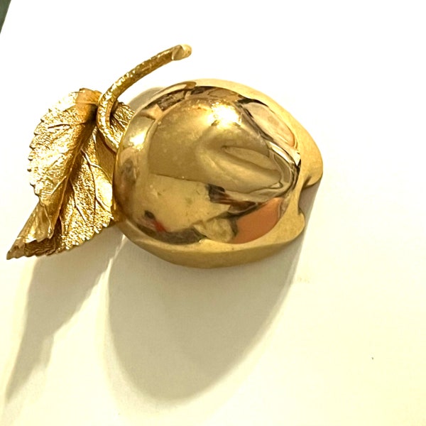 Vintage, Napier, Large, 2", Gold Tone, APPLE  Brooch, Pin, Gold Tone Thin Leaf, Fruit brooch, Puffy Apple Brooch