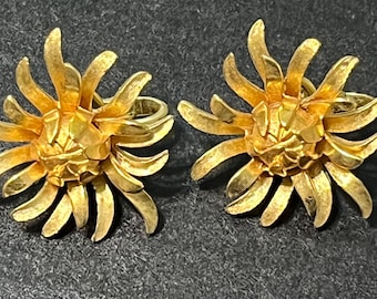 Vintage Crown Trifari Gold Tone 3D Chrysanthemum Peony Flower Clip On Earrings