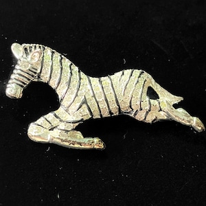 Vintage Roman Signed Zebra With Sparkling Rhinestones Black Stripes In Silver Tone Brooch Pin