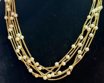 Collar vintage de múltiples hilos con perlas de imitación en tono dorado