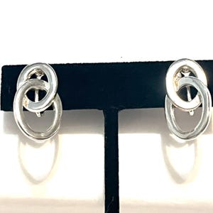Vintage, Interlocking, Kreise, Doppelkreis, poliert, glänzend, silberfarben, Ohrclips