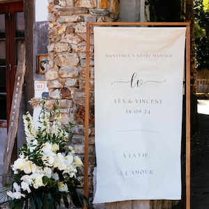 Cartello di benvenuto in lino, cartello di benvenuto in tessuto per matrimonio, cartello per matrimonio su appendiabiti