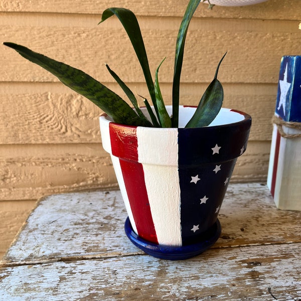 American flag painted flower pot, July 4 decor, unique gift, red white and blue decor, Independence Day decor, Mother's Day or teacher gift