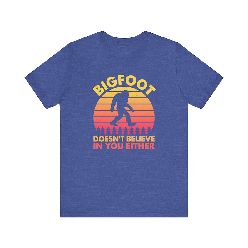Camiseta "Bigfoot tampoco cree en ti", divertida, de camping, de pie grande, críptica, de pie grande / 0422 imagen 6