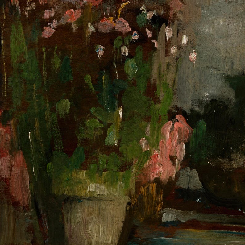 Peut inclure: Peinture impressionniste d'un vase rempli de fleurs. Les fleurs sont roses et blanches, avec un feuillage vert. Le vase est de couleur neutre, et le fond est sombre, cr&eacute;ant un contraste qui met en valeur les fleurs.