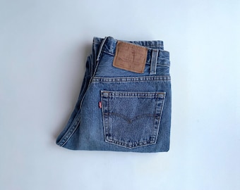 w27 vintage Levi&#39;s 501 (29x32, actual 27x31). Made in USA 1992.