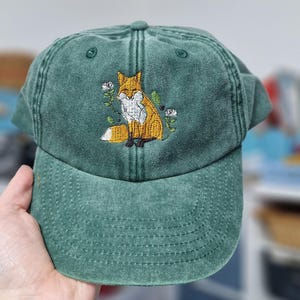 刺繍入りキツネ柄花柄キャップ：ヴィンテージスタイルのコットンハット