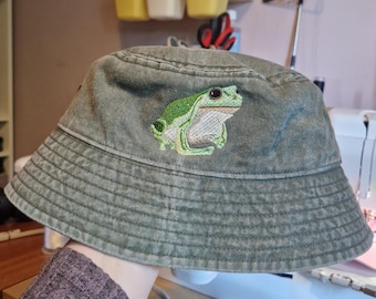 Sombrero tipo cubo con rana bordada: Algodón estilo vintage, divertido diseño de animales.