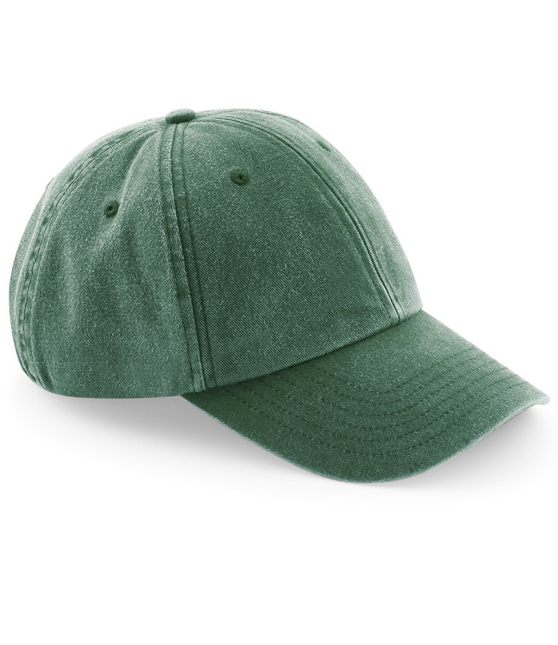 Puede incluir: Una gorra de b&eacute;isbol de algod&oacute;n verde, sin estructura, con visera curva.