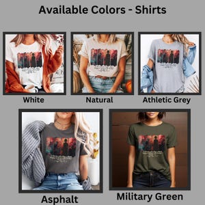 Puede incluir: Exhibici&oacute;n de camisetas en varios colores: blanco, natural, gris deportivo, asfalto y verde militar. Cada camiseta presenta un dise&ntilde;o gr&aacute;fico con una silueta y texto. El texto dice: "Por la hora m&aacute;s, llamada acercarnos a la hermosa vida que nosotros..."