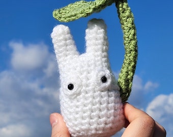 Crochet White Totoro with Posable Leaf