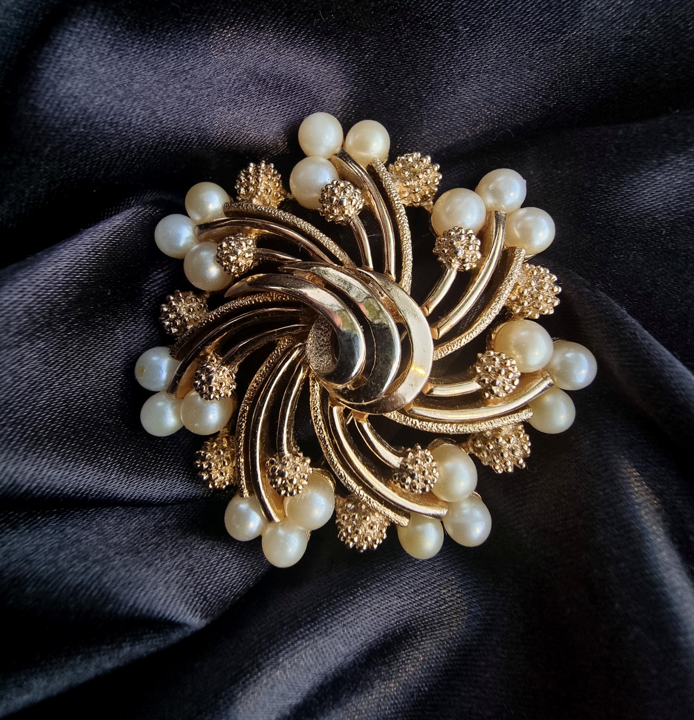 TRIFARI 1950年代 ゴールドトーン パール ブローチ ヴィンテージ TRIFARI By ALPHRED PHILIPPE 1950 年代 ゴールドトーン