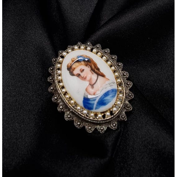 Vintage Limoges Made in France Signed Hand-Painted Porcelain Brooch Pendant View 2