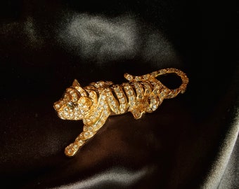 Vintage Signed TRIFARI Tiger Large Brooch Pin Gold Plated with Crystals