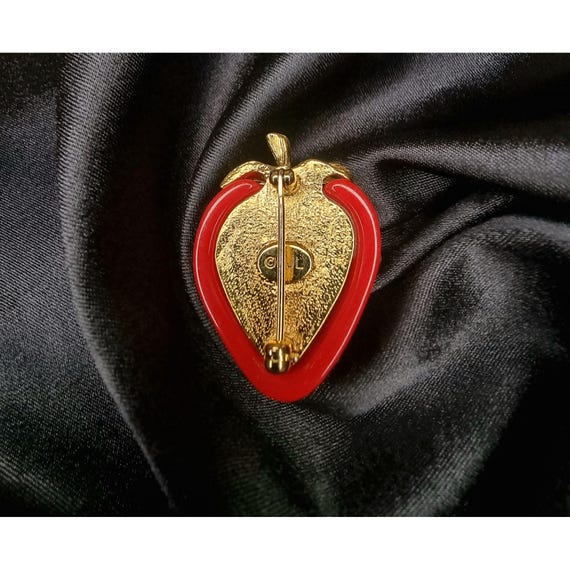 ヴィンテージ KJL ケネス ジェイ レーン エナメル ストロベリー Vintage KJL Kenneth Jay Lane Red Strawberry Gold-tone Brooch