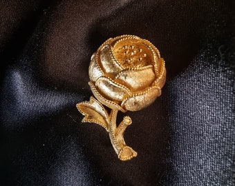 Rare Find Vintage Signed Crown TRIFARI Flower Gold Tone Pin Brooch
