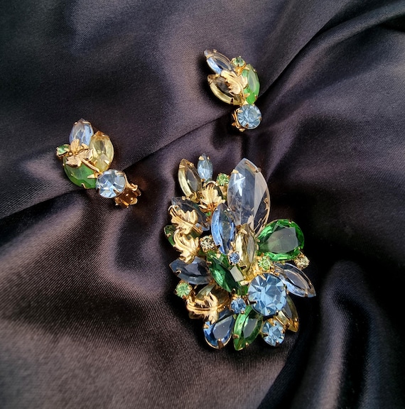 Rare Find Vintage D&E JULIANA Greenish Green Blue Gold Leaves