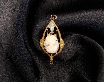 Pendentif Vintage En Feuilles D'Or Authentiques - Occasion Avec Traces D'Usage - Taille Unique Homme