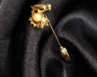 Épinglette vintage dorée avec oiseau et tournesol synthétique