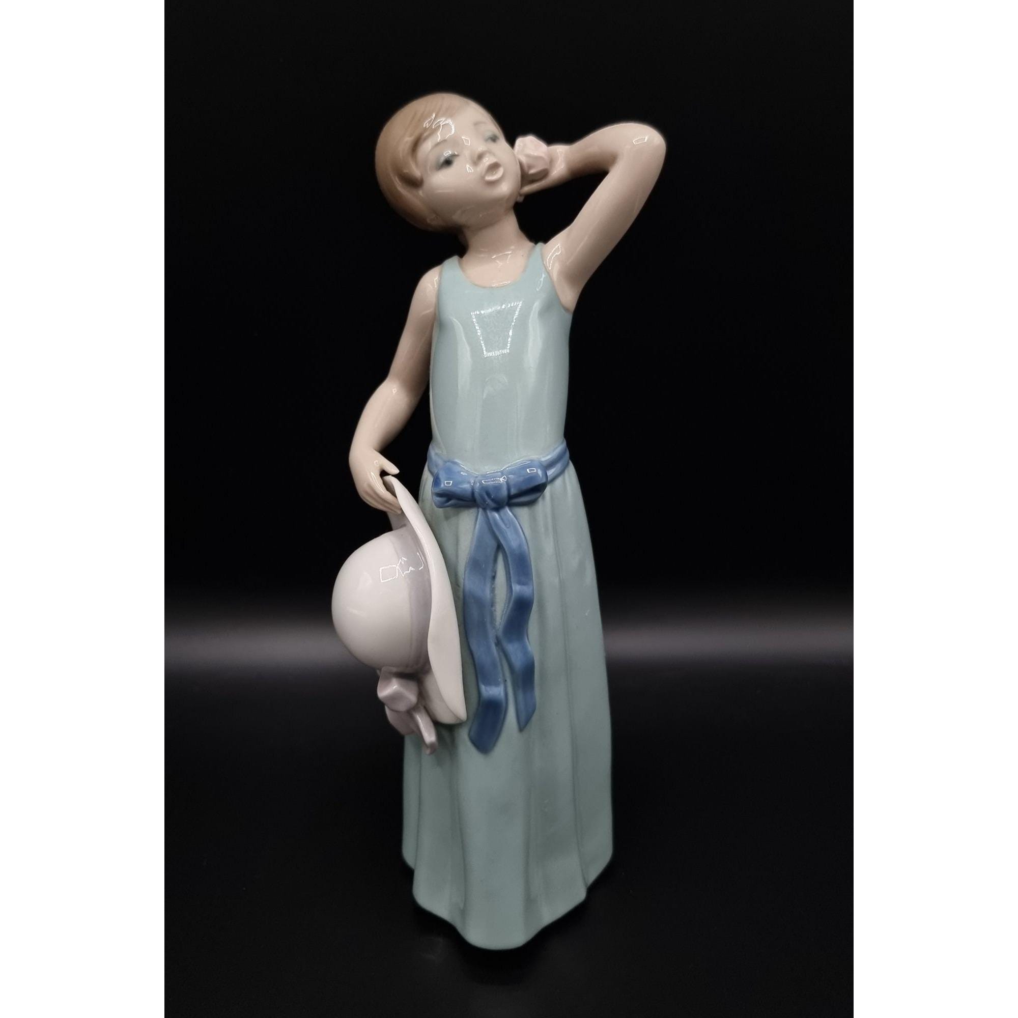 VTG Lladro Blue Ceramic Coiffure Girl Standing Figurine With‎ Hat SKU # 1519 Pretty Pickings Girl Figurine | Lladró® Canada main image 3