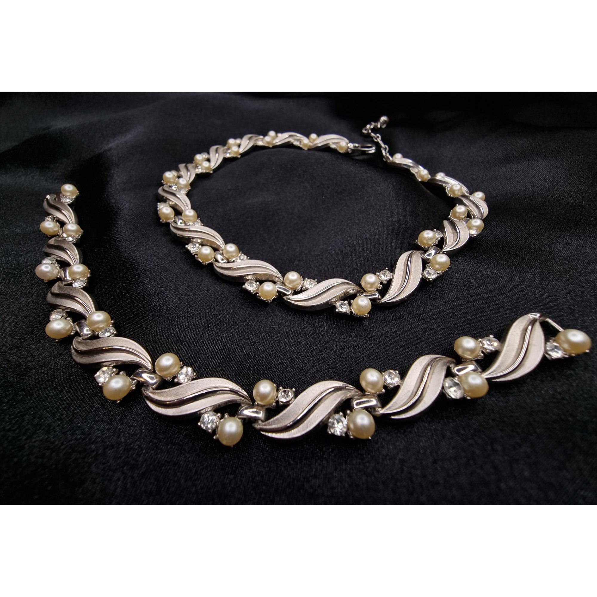 Rare Find Vintage 1950s TRIFARI Signed Necklace & Bracelet Set