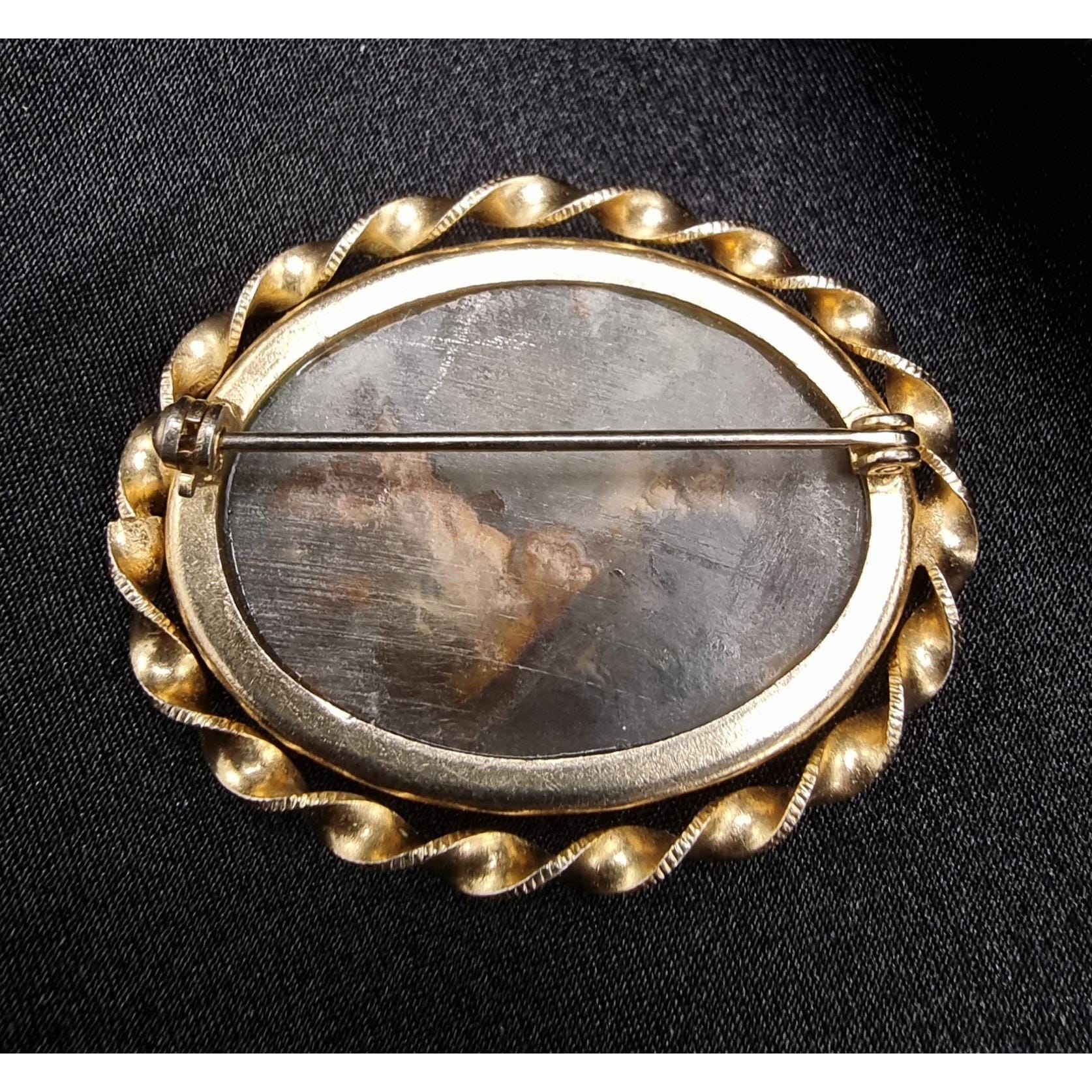 Rare Find Vintage 1930s-1940s Oval Gold Tone Brooch With Agate