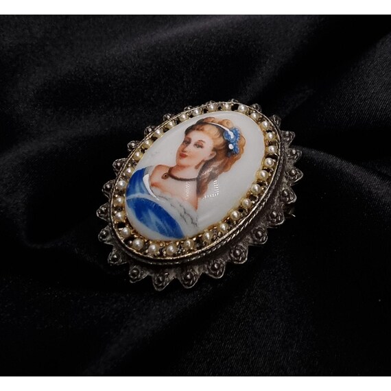 Vintage Limoges Made in France Signed Hand-Painted Porcelain Brooch Pendant View 3