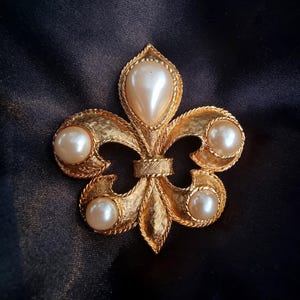 Richelieu Brooch Rare Opulent 1950