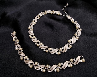 Rare Find Vintage 1950s TRIFARI Signed Necklace & Bracelet Set