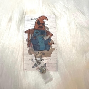 Porta credencial de extraterrestre azul con sombrero - Bonito porta credencial - Enfermera - Enfermera práctica con licencia - Enfermera registrada - Regalos para ella - Regalos para enfermeras - Regalos de Navidad - Regalos para enfermeras - Auxiliar de enfermería certificado - Harry Potter - Stitch
