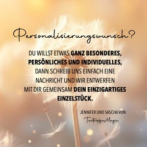 May include: A dandelion seed head with a blurred background of a light orange color. The image has text that reads "Personalisierungswunsch?"  "DU WILLST ETWAS GANZ BESONDERES, PERS&Ouml;NLICHES UND INDIVIDUELLES, DANN SCHREIB UNS EINFACH EINE NACHRICHT UND WIR ENTWERFEN MIT DIR GEMEINSAM DEIN EINZIGARTIGES EINZELST&Uuml;CK. JENNIFER UND SASCHA VON Tautropfen Magie"