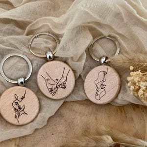 Gepersonaliseerde sleutelhanger - Gegraveerde houten naam partner - Cadeau-idee Valentijnsdag - Cadeau koppels - Sleutelhanger partner -