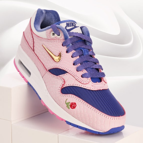 nike air max 1 small swoosh