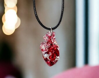 Collana cuore anatomico, gioielli gotici fatti a mano, pizzo al collo con dichiarazione di vampiro sanguinante, ciondolo unico, regalo di San Valentino di Halloween horror