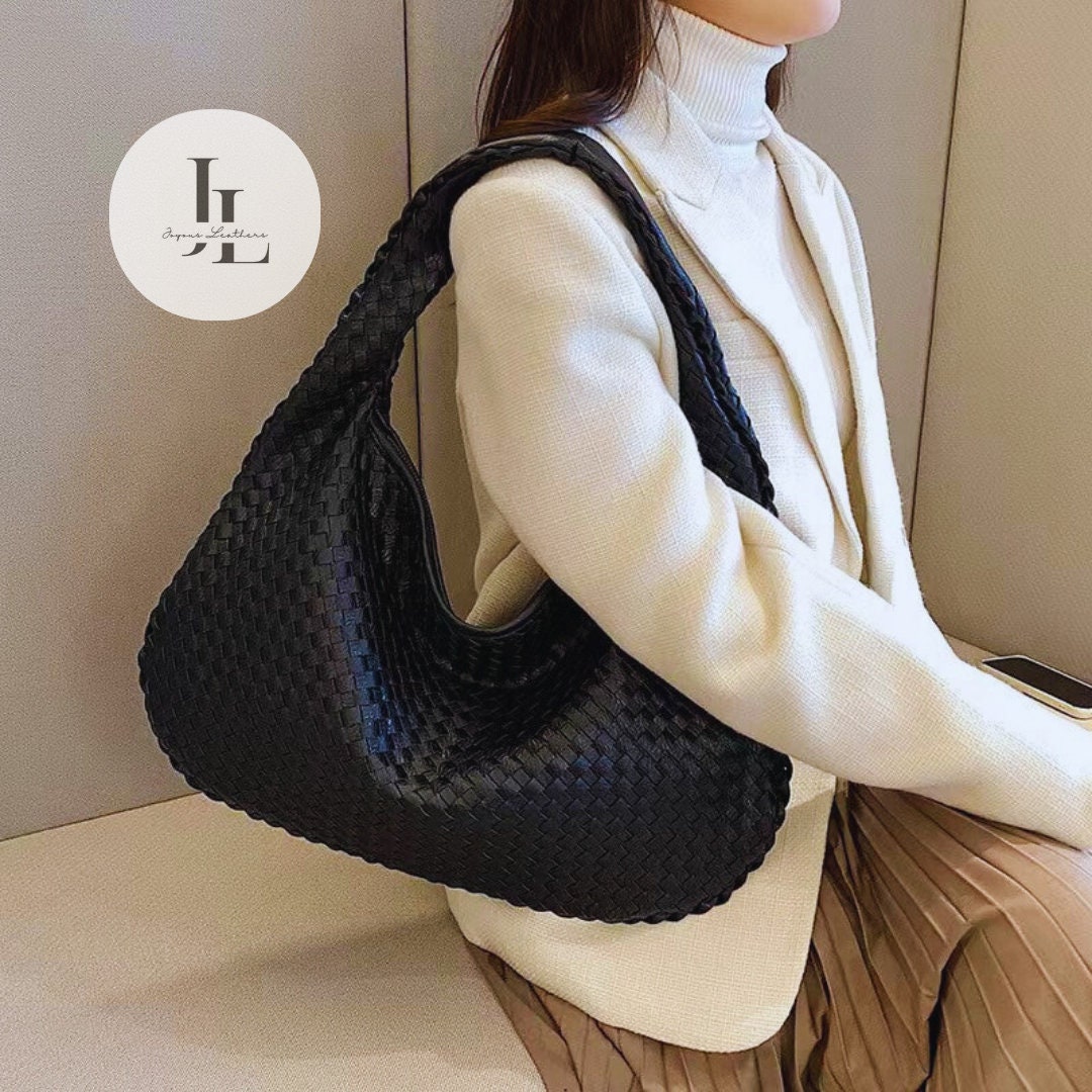 Retro Roller Skate Small Shoulder Bag PU Leather Handbag Shoulder Strap  Purse Photography Inspired Fashion Thin Hand Bag Derby 